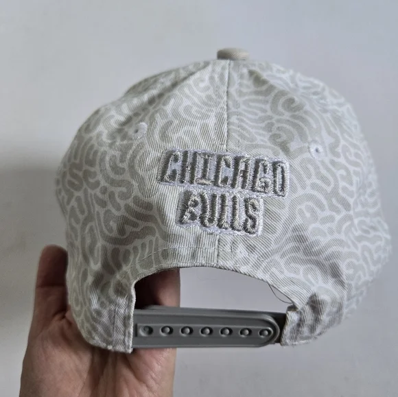 CHICAGO BULLS BMO Melonwear Snapback Hat white grey nwot - Picture 3 of 6